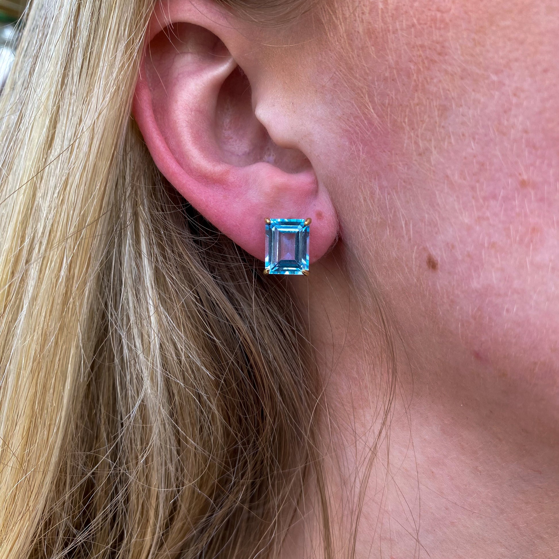 18ct Gold Blue Topaz Stud Earrings - John Ross Jewellers