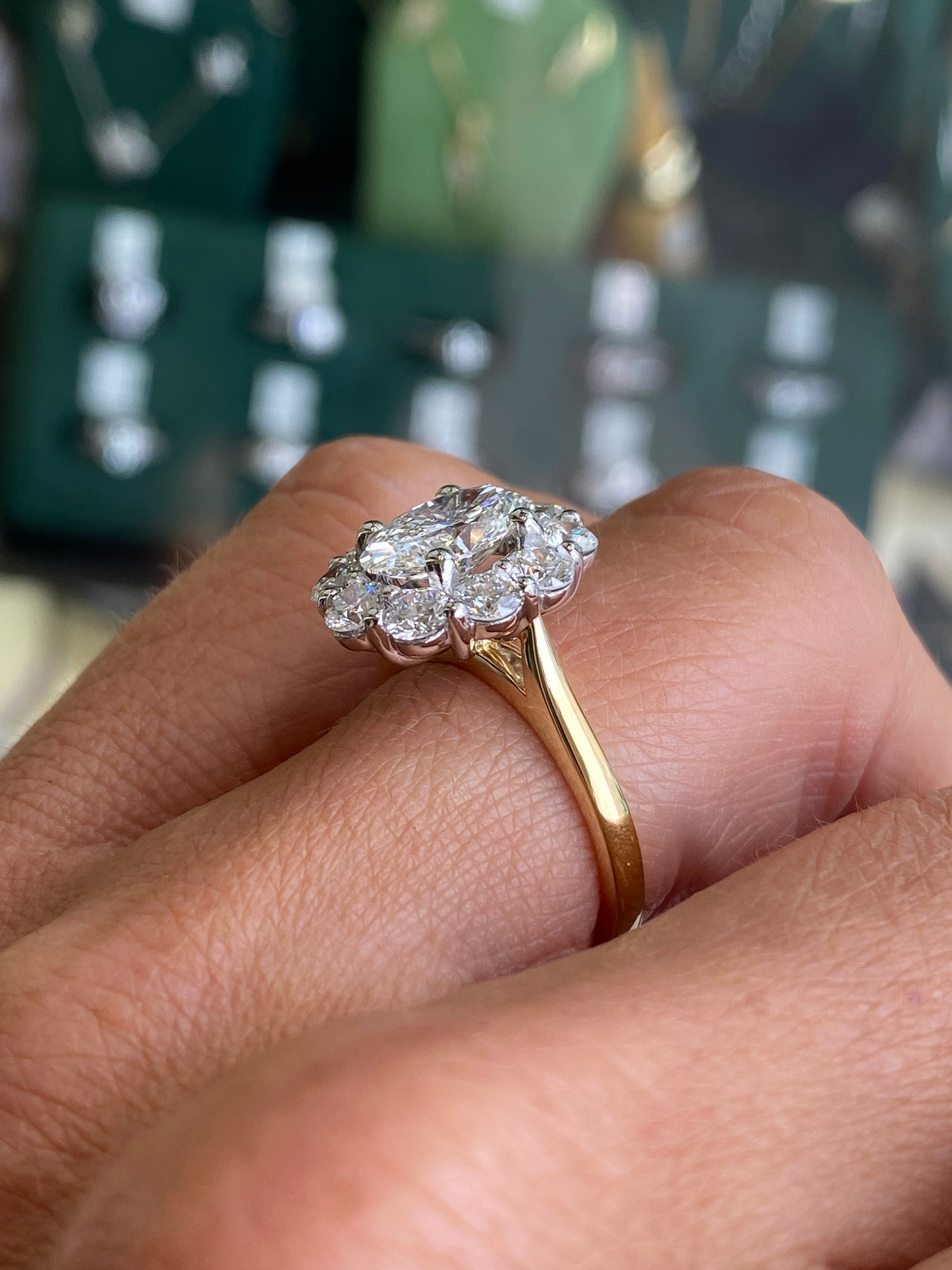 18ct Gold Oval Cluster Engagement Ring | Certificated Lab
