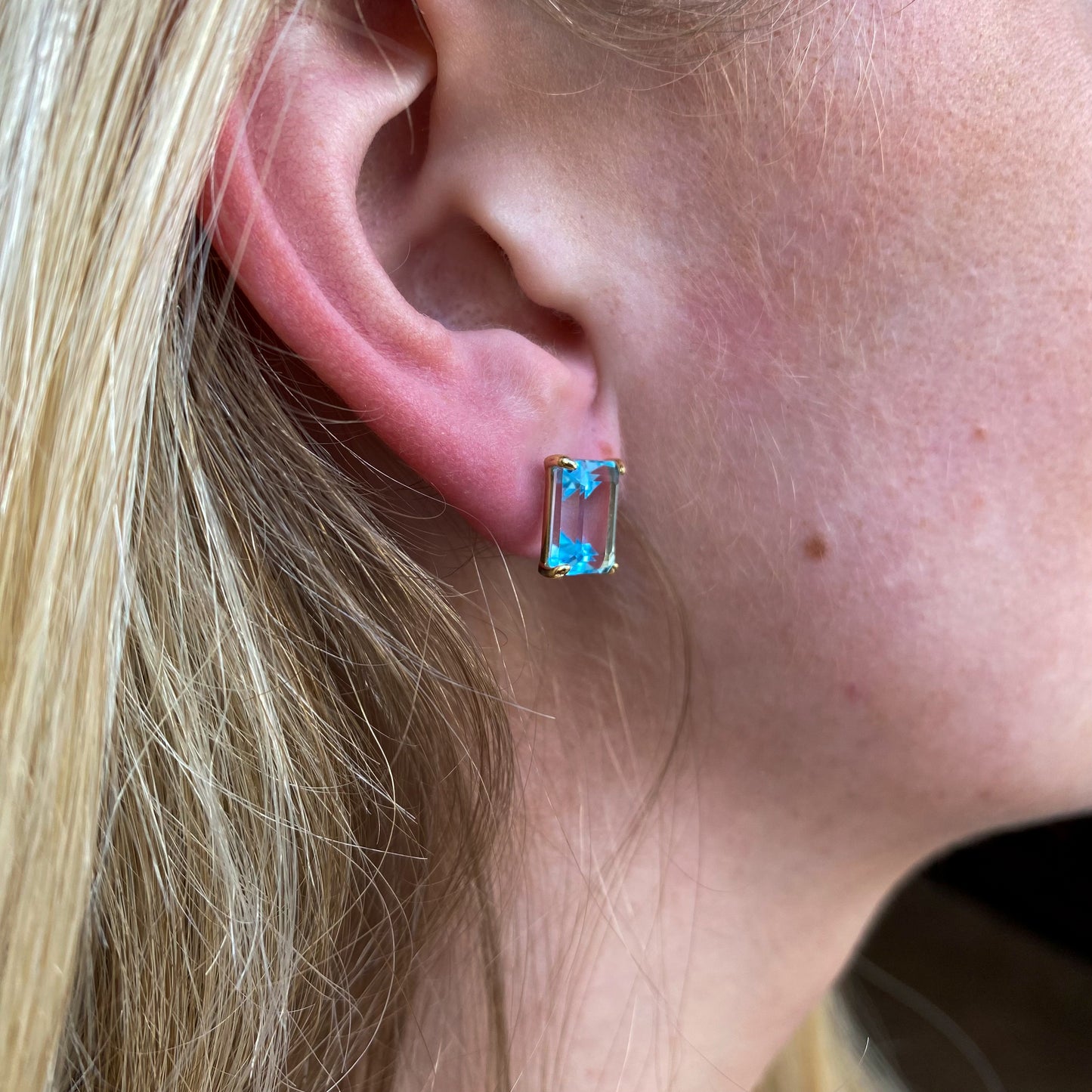 18ct Gold Blue Topaz Stud Earrings - John Ross Jewellers