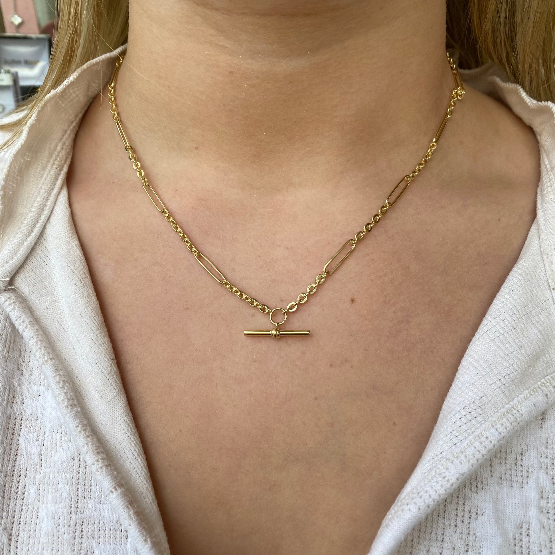 9ct gold paperlink Figaro T-bar necklace with 46cm chain, featuring intricate link design and elegant T-bar clasp from PJD.