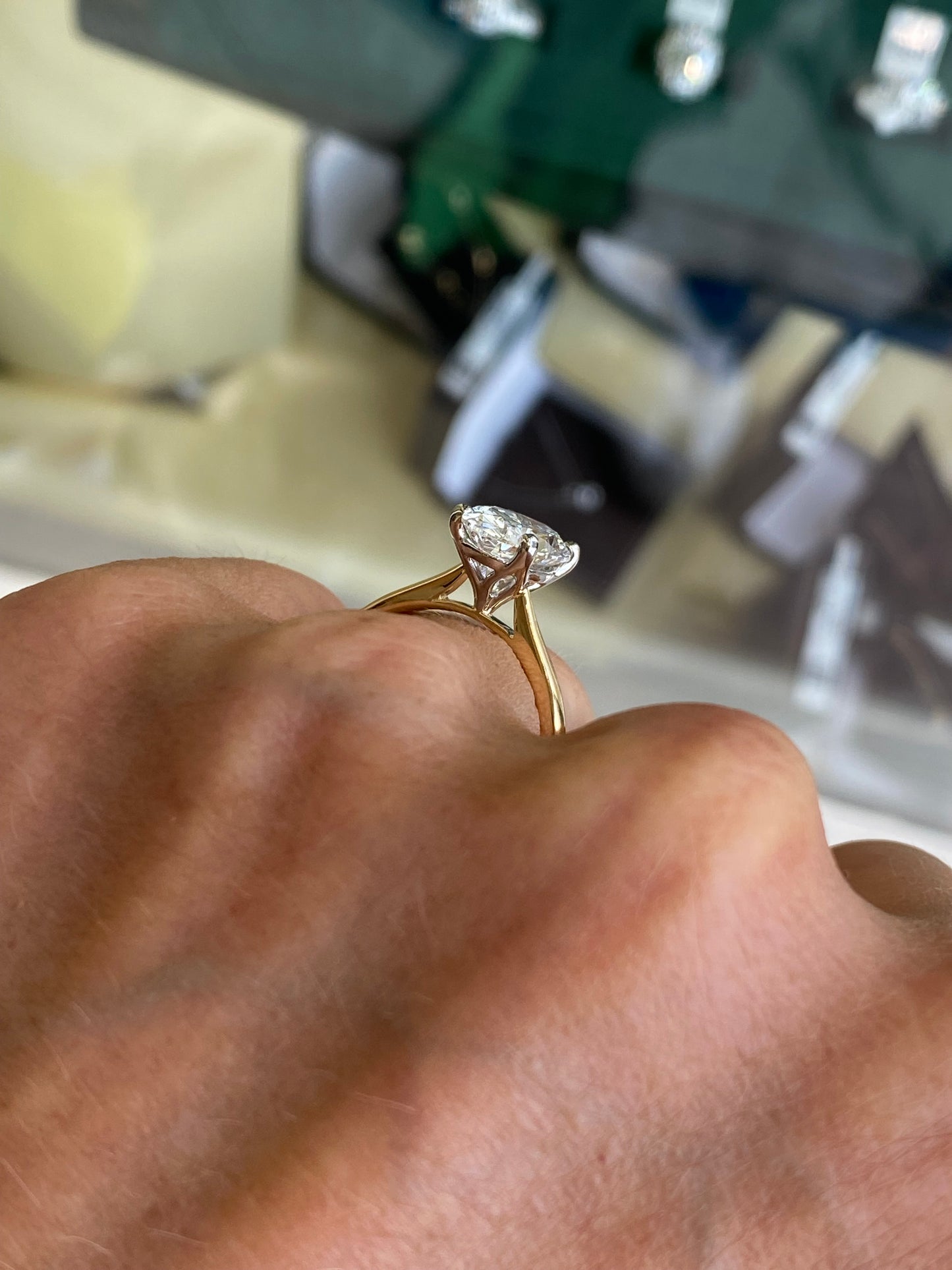 18ct Gold Oval Solitaire Engagement Ring | 3.10ct Certificated Lab