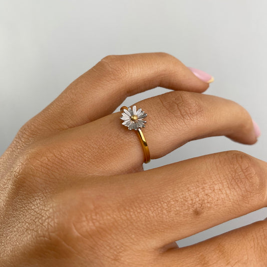 Sunshine Daisy Ring - John Ross Jewellers