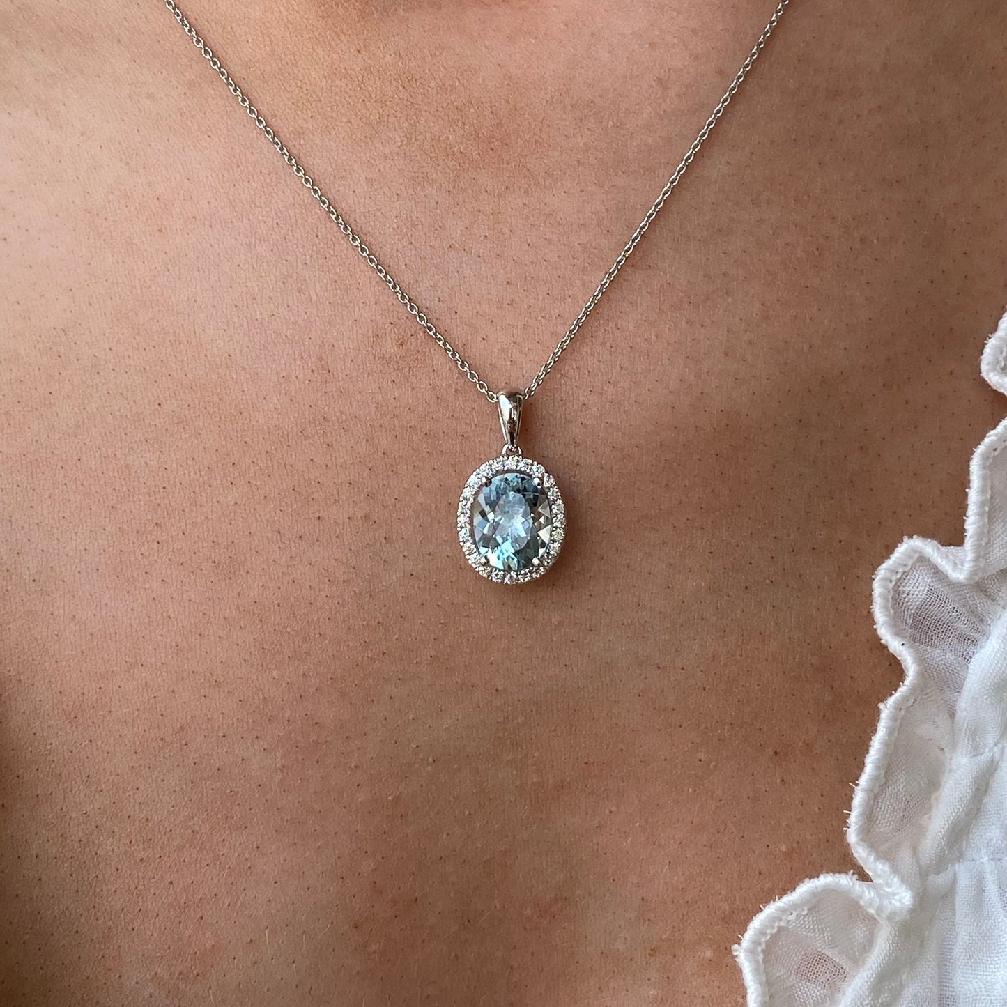 18ct White Gold Aquamarine & Diamond Pendant Necklace