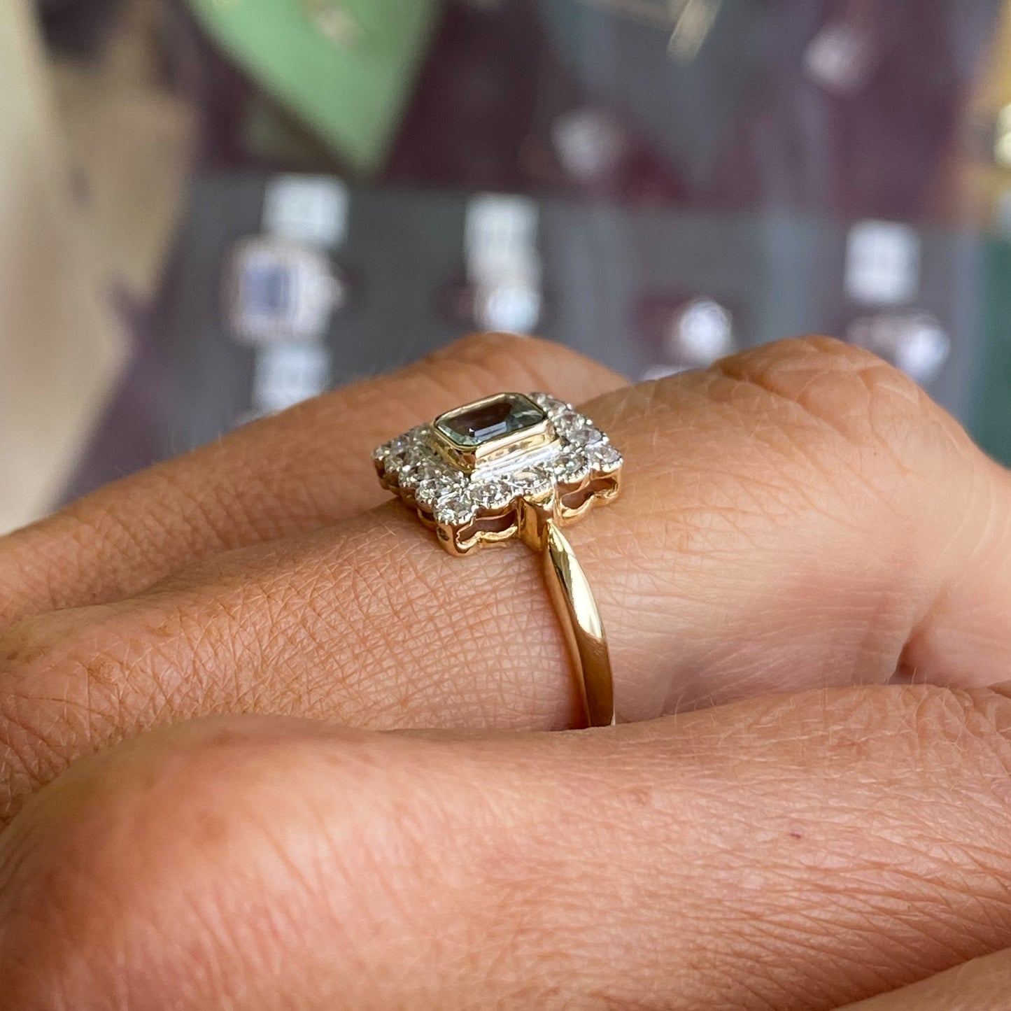 9ct Gold Aquamarine & Diamond Ring