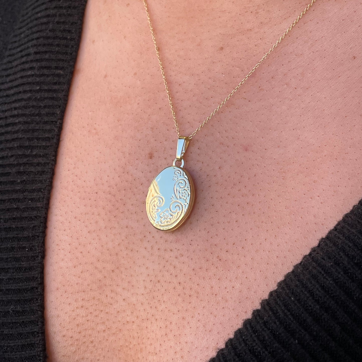 9ct Gold Floral Oval Locket Necklace