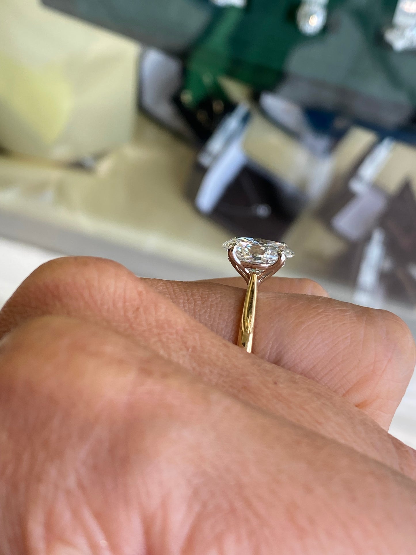 18ct Gold Oval Solitaire Engagement Ring | 3.10ct Certificated Lab