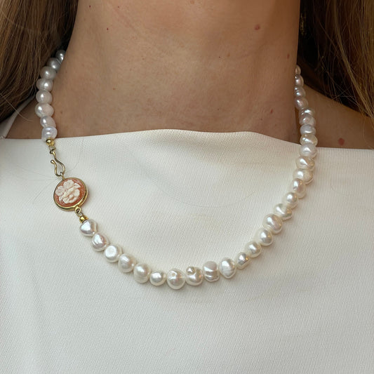 Bruno butterfly and floral cameo necklace with freshwater pearls, 10-12mm, 44cm length, featuring detailed pendant with floral and butterfly design.