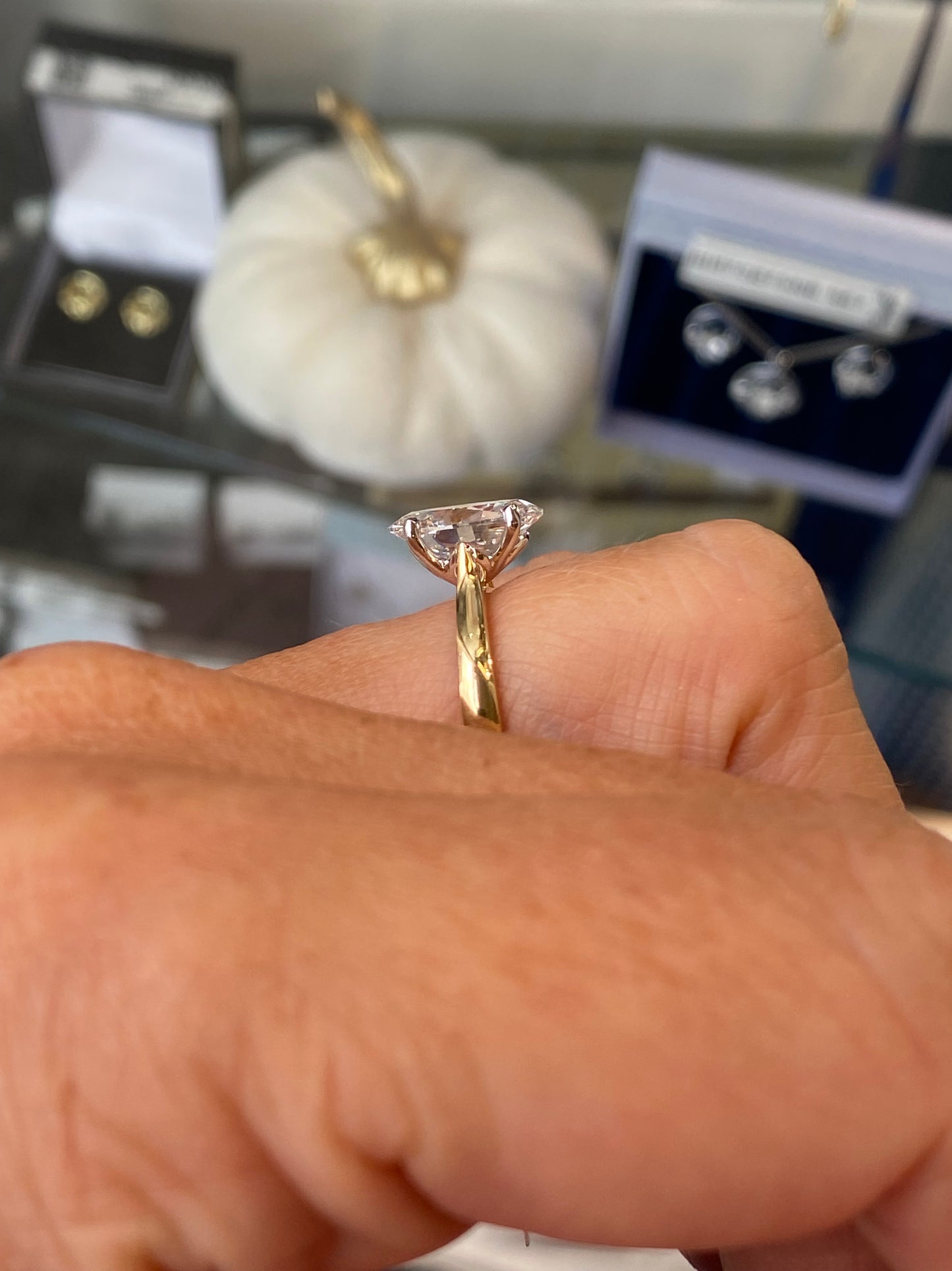 18ct Gold Oval Solitaire Engagement Ring | 3.05ct Certificated - John Ross Jewellers