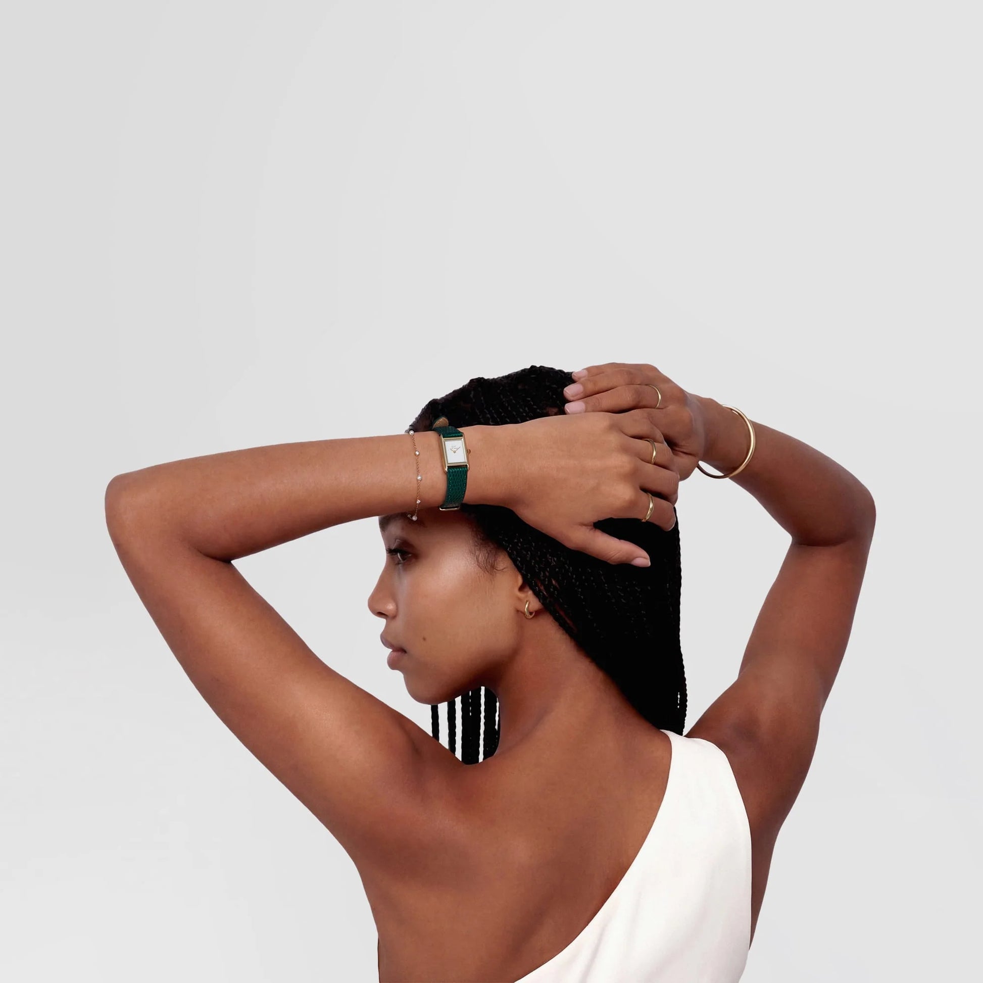 Daniel Wellington Bound Mini Green Lizard leather watch with gold case and strap details, showcasing a stylish and compact timepiece.