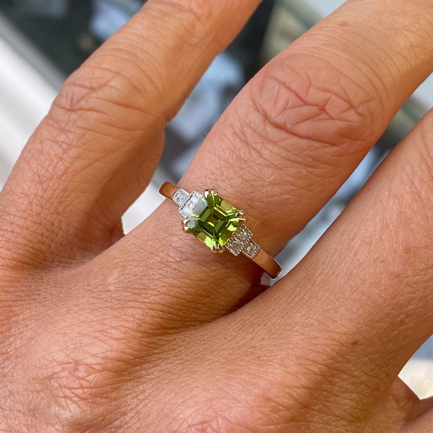 9ct Gold Peridot & Diamond Ring