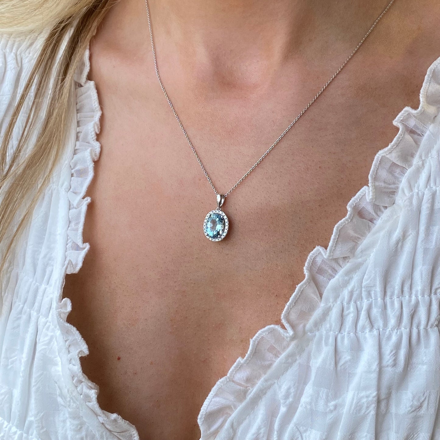 18ct White Gold Aquamarine & Diamond Pendant Necklace