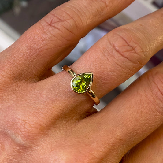 9ct Gold Bezel Pear Ring - Peridot