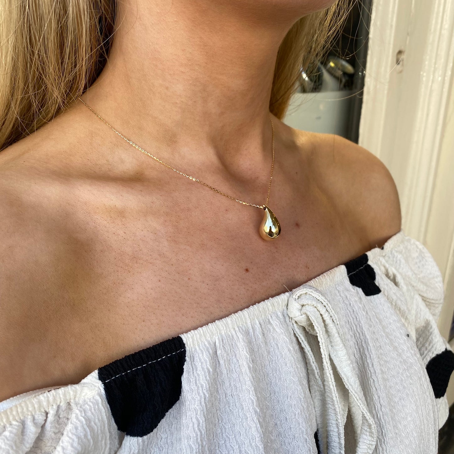 9ct Gold Teardrop Necklace - John Ross Jewellers