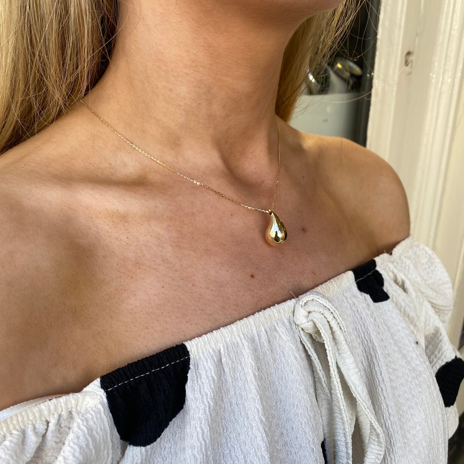 9ct Gold Teardrop Necklace - John Ross Jewellers