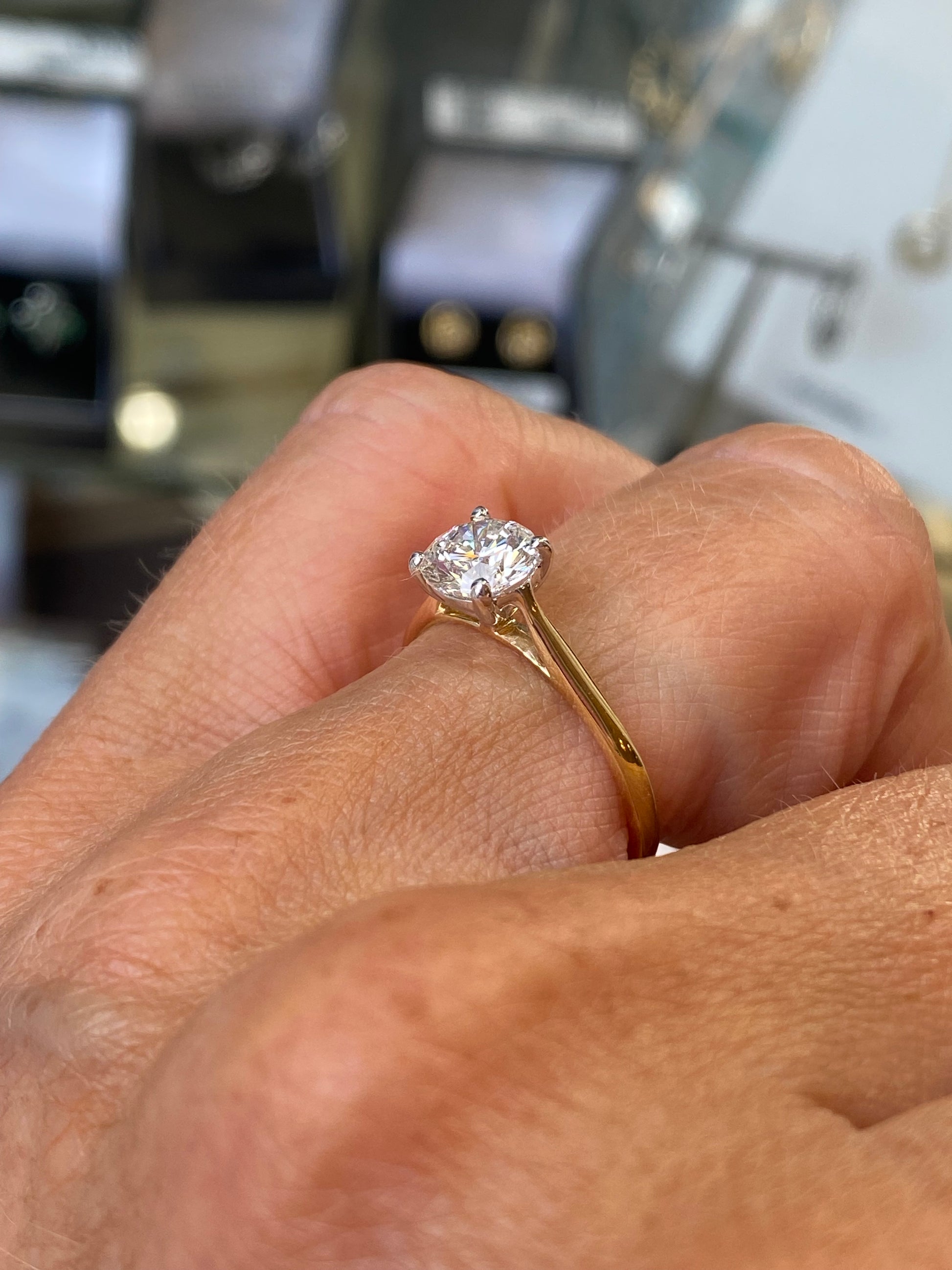 18ct Gold Solitaire Engagement Ring | Lab 1.00ct - John Ross Jewellers