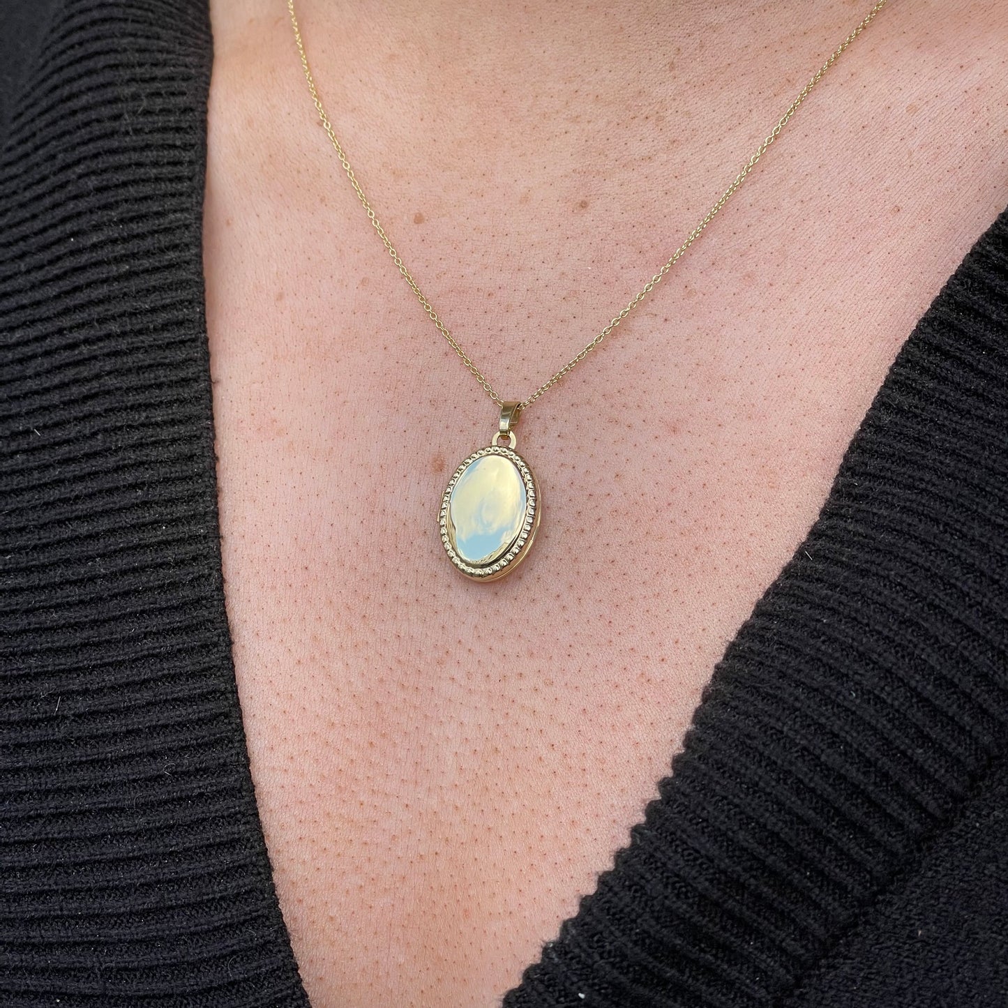 9ct Gold Oval Locket Necklace | Beaded Edge