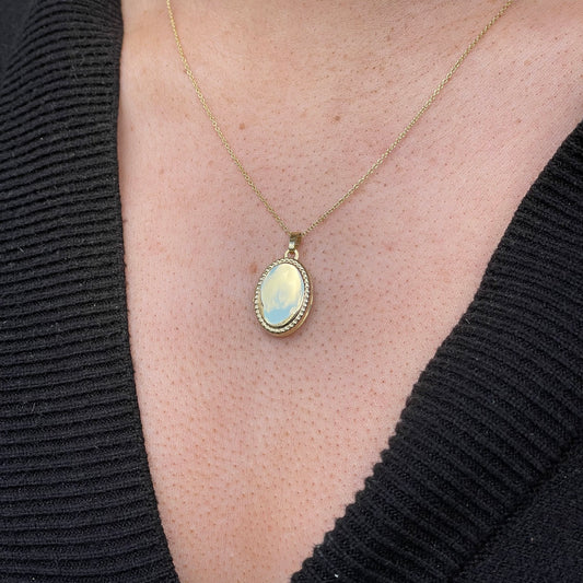 9ct Gold Oval Locket Necklace | Beaded Edge