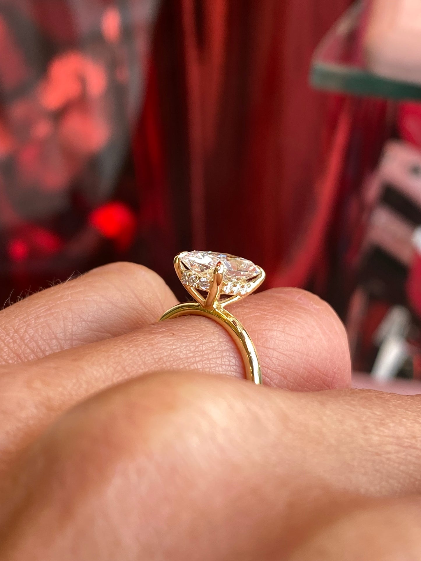 18ct Gold Radiant Solitaire Engagement Ring with 3.00ct certified lab-grown diamond by LMJ, featuring a classic design and sparkling center stone.