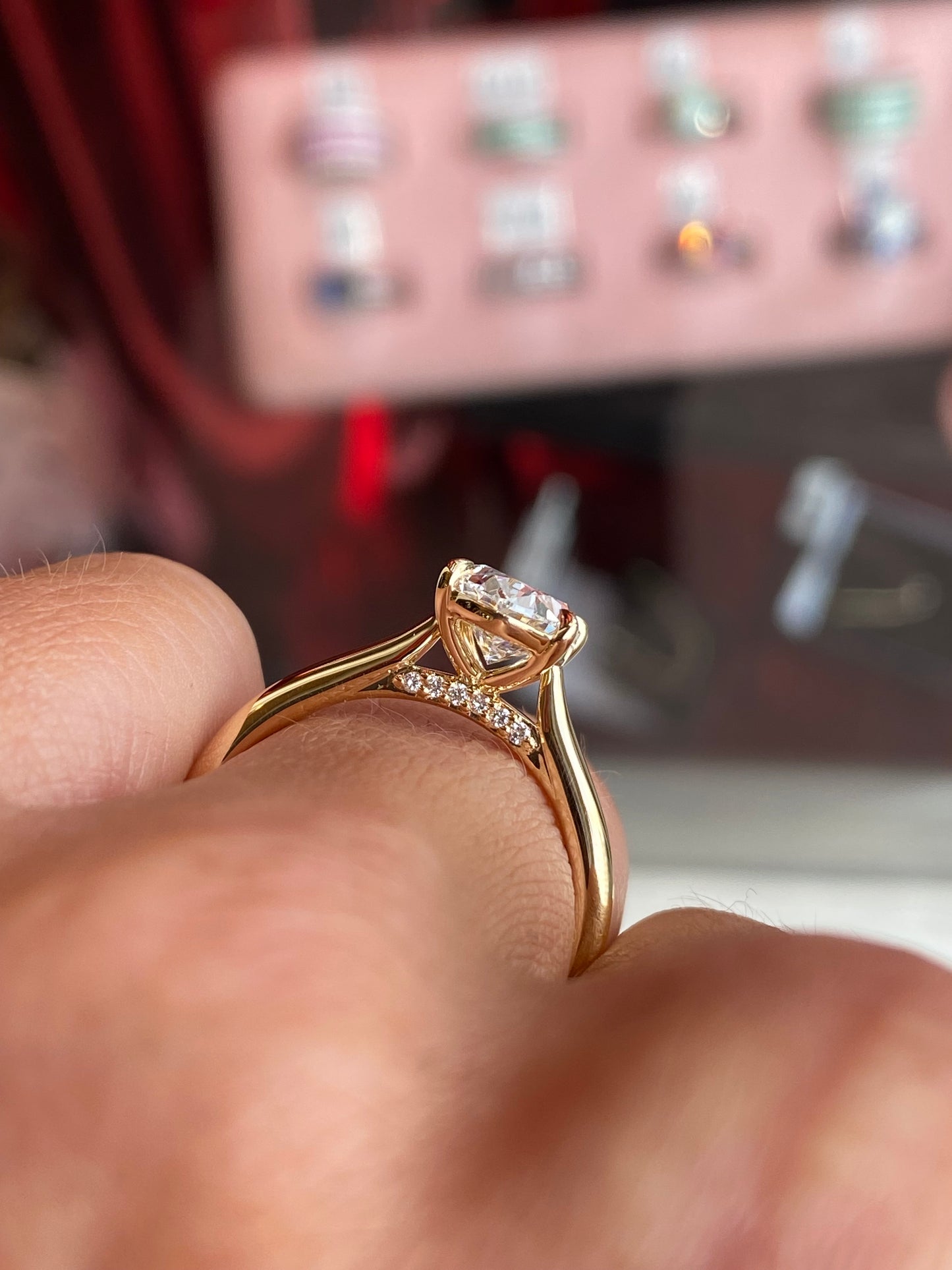 18ct Gold Oval Solitaire Engagement Ring | Certificated Lab 2.01ct