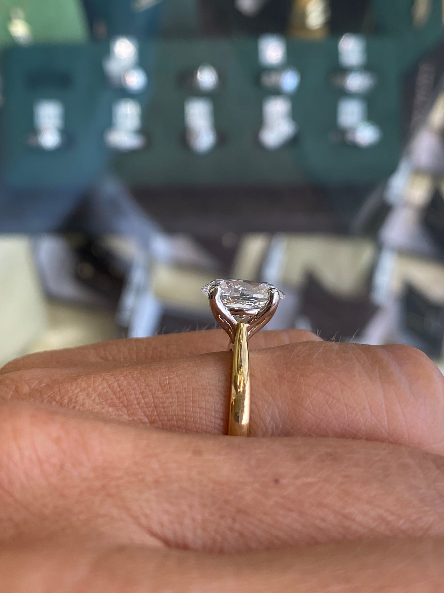 18ct Gold Oval Solitaire Engagement Ring | 2.51ct Certificated Lab