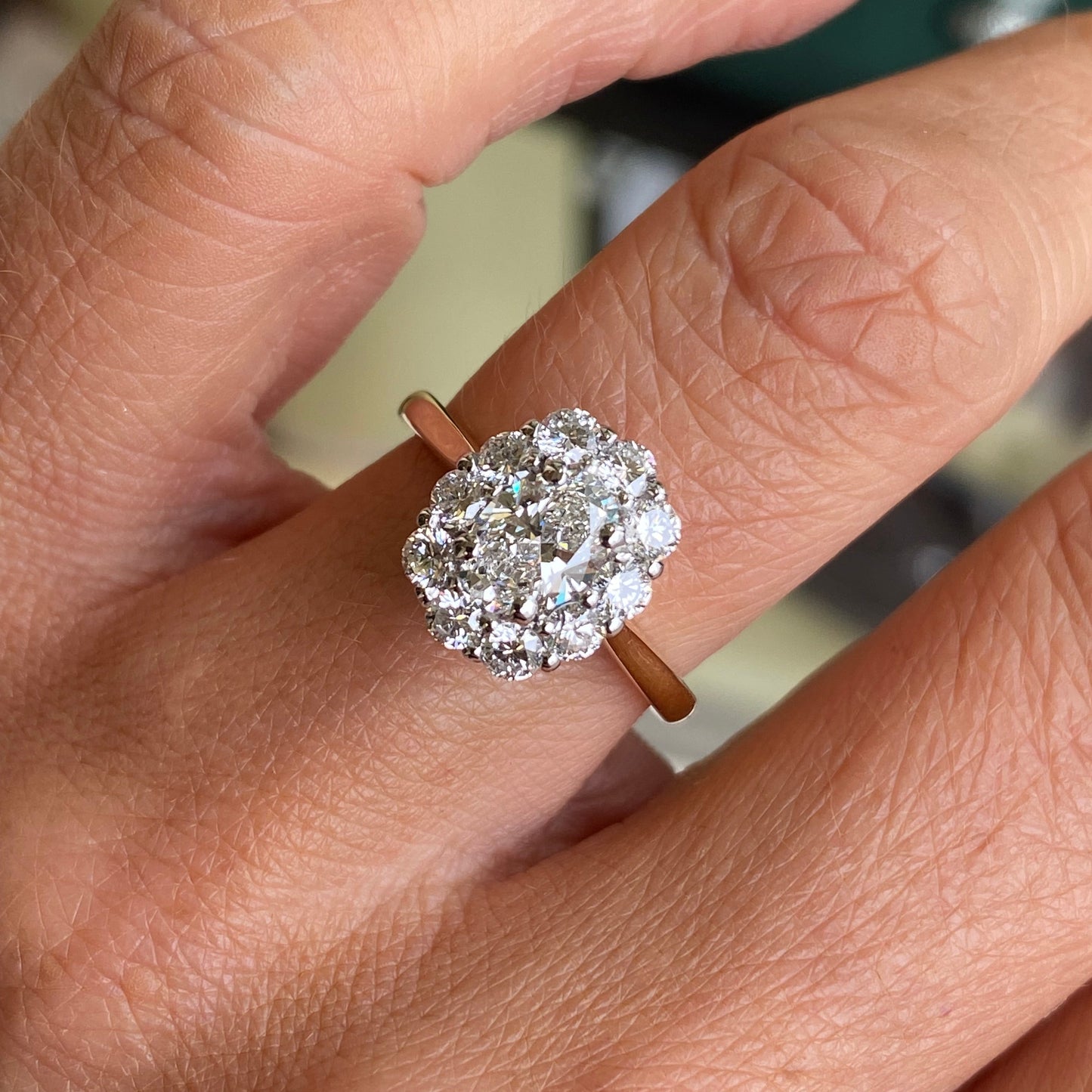 18ct Gold Oval Cluster Engagement Ring | Certificated Lab