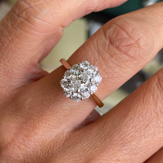 18ct Gold Oval Cluster Engagement Ring | Certificated Lab