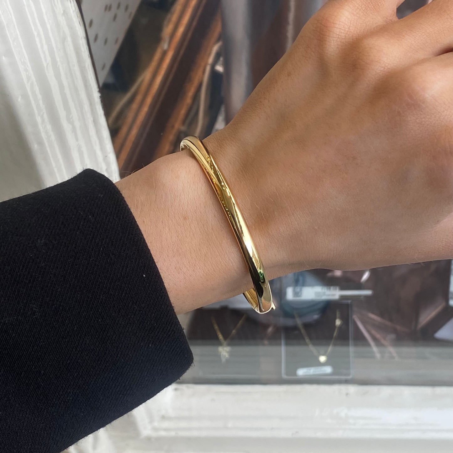 Sunshine Hinged Court Bangle - John Ross Jewellers