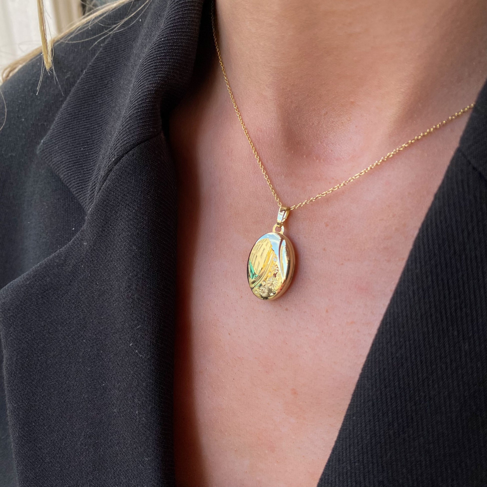 9ct Gold Fireworks Oval Locket and Chain | Medium - John Ross Jewellers