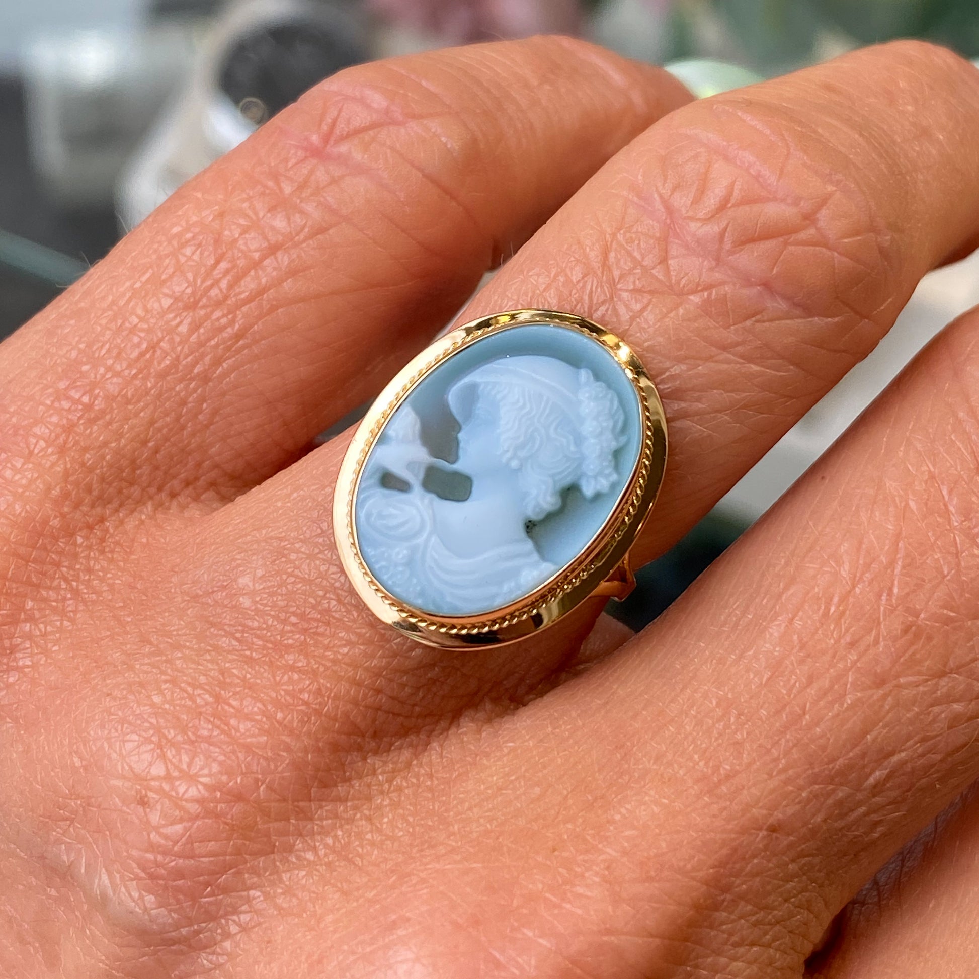 18ct Gold Green Agate Cameo Ring - 18x13mm Lady - John Ross Jewellers