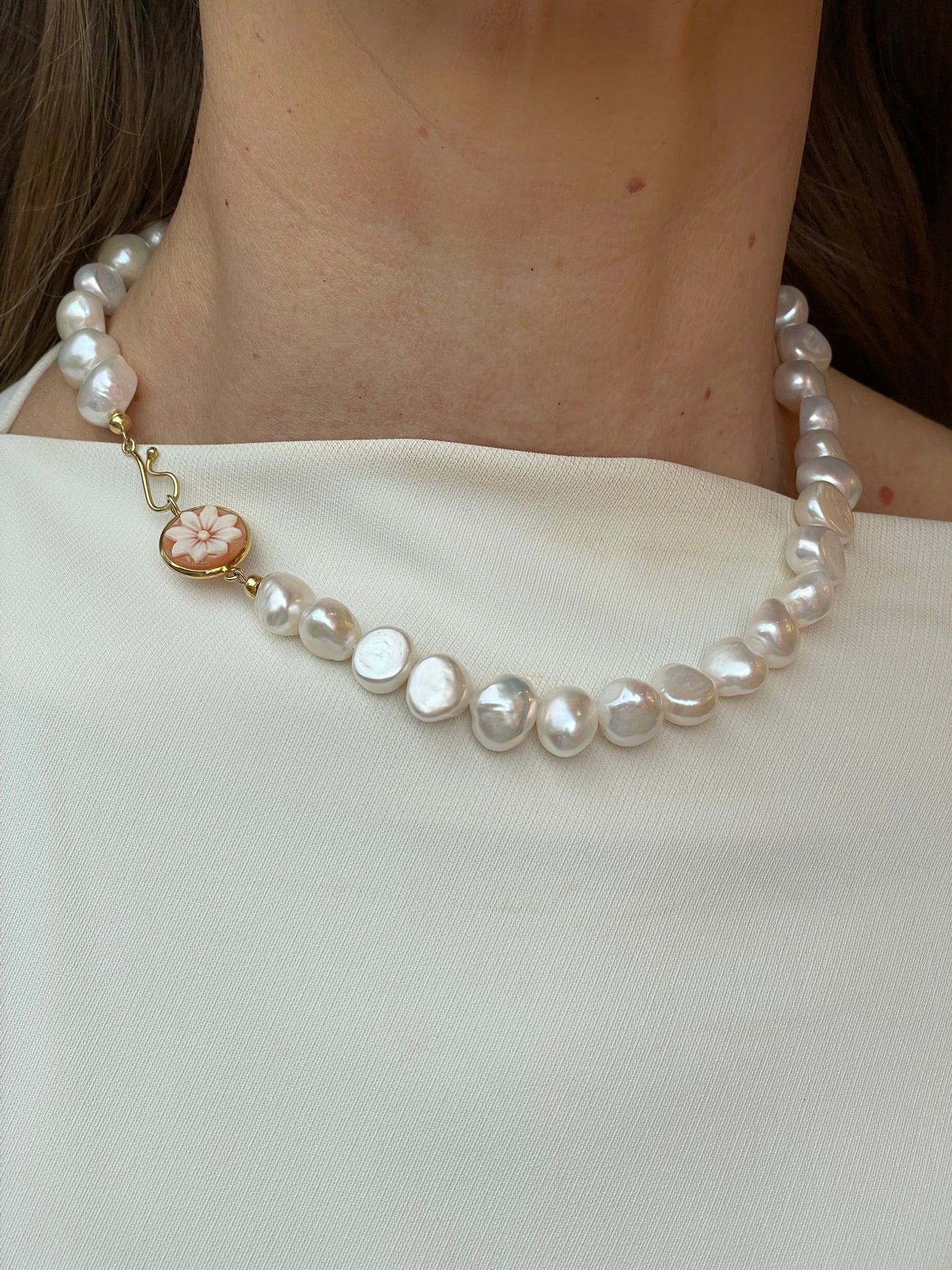 Bruno butterfly and floral cameo necklace with freshwater pearls, 10mm-12mm, 44cm length, featuring intricate pendant design.