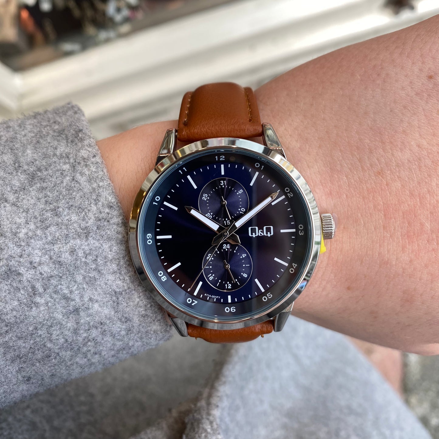 Q&Q Gents Silver Leather Watch - John Ross Jewellers