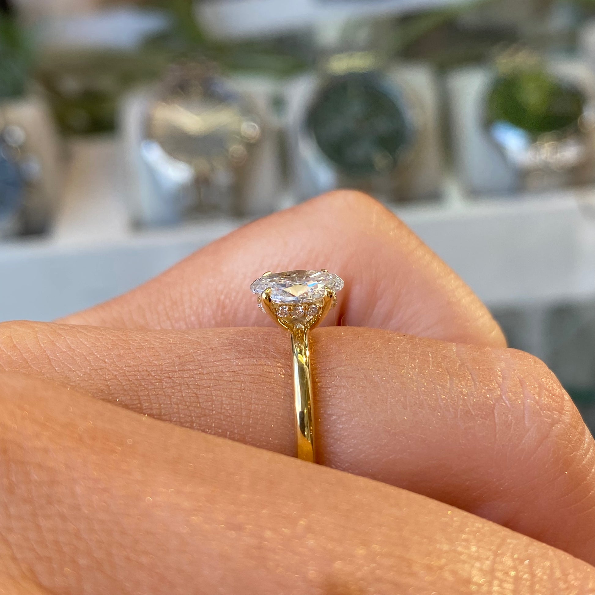 18ct Gold Oval Solitaire Engagement Ring | 1.00ct Certificated Lab - John Ross Jewellers