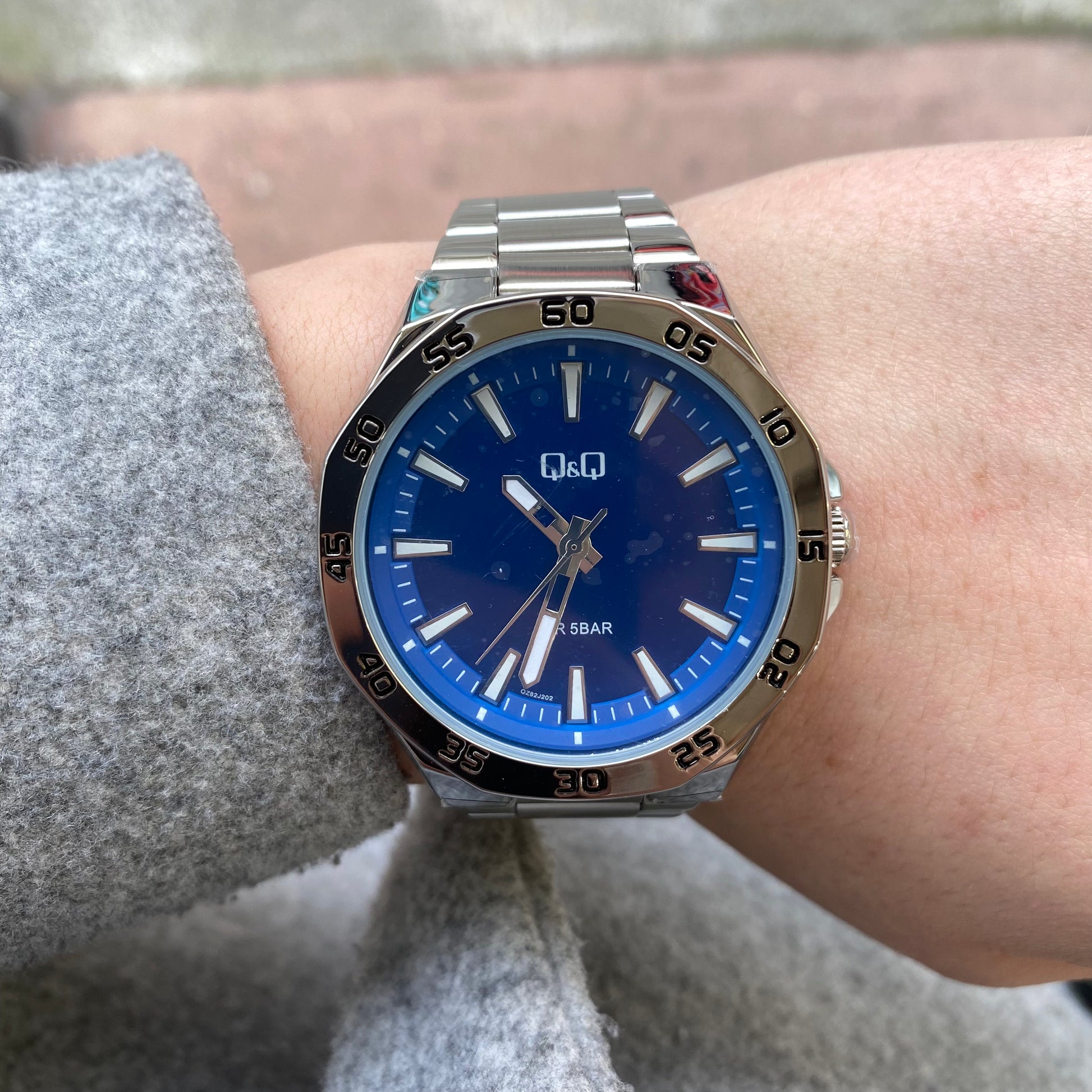 Q&Q Gents Silver Three Link Watch - John Ross Jewellers