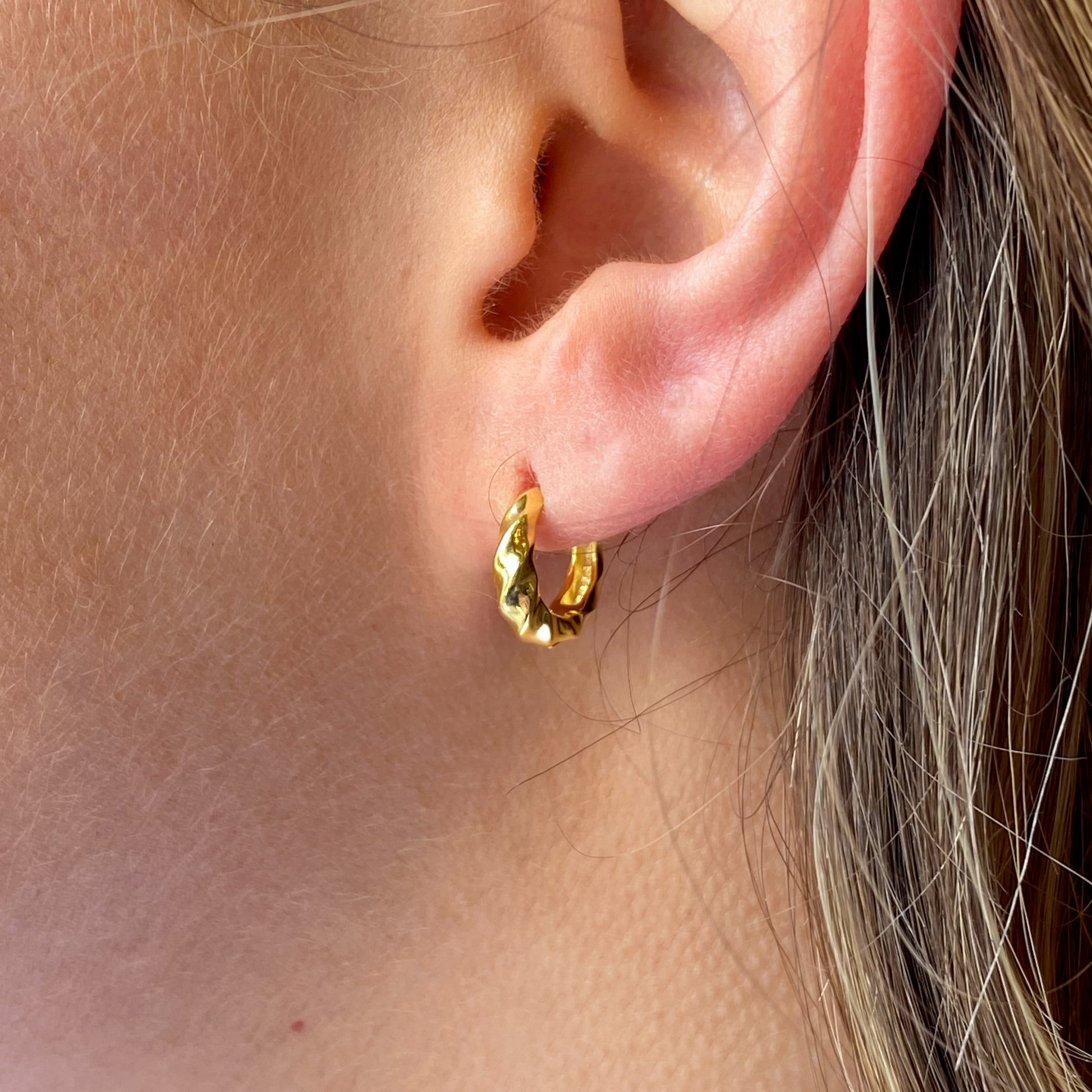 Sunshine Tapered Twist Huggie Hoop Earrings | 11mm - John Ross Jewellers