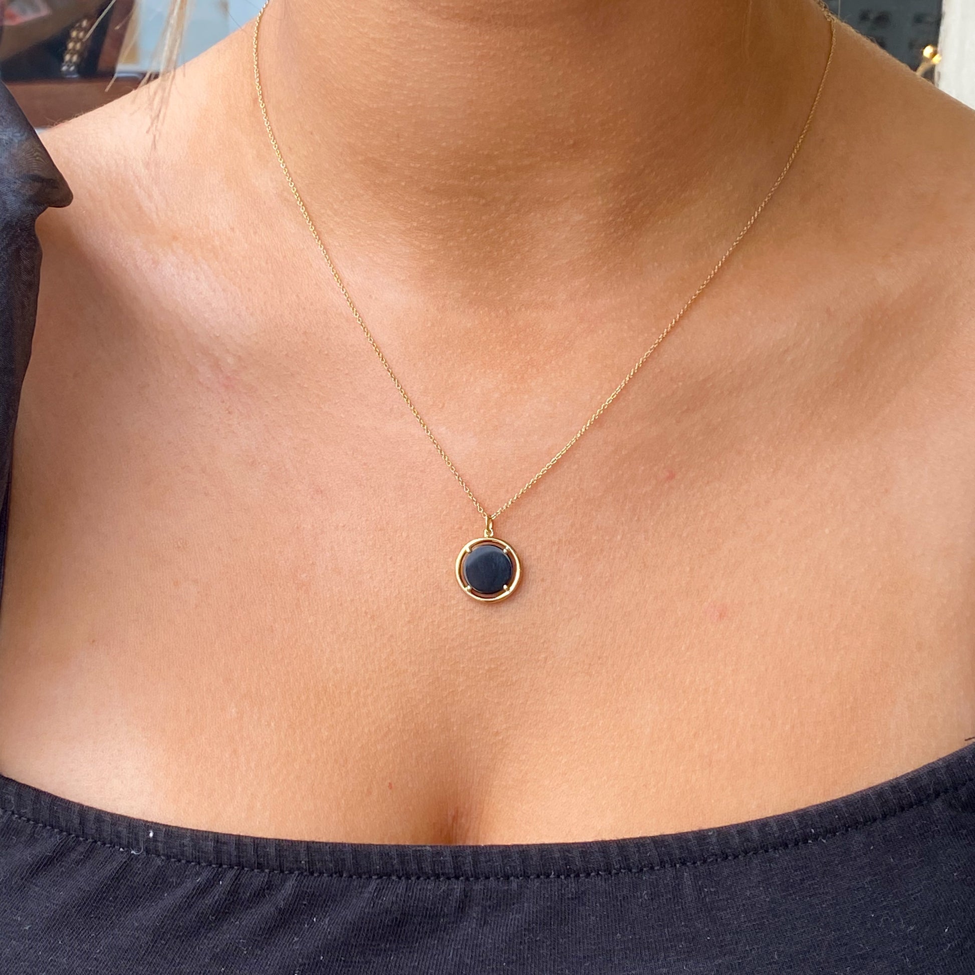 14ct Gold Onyx Disc Pendant Necklace | 10mm - John Ross Jewellers