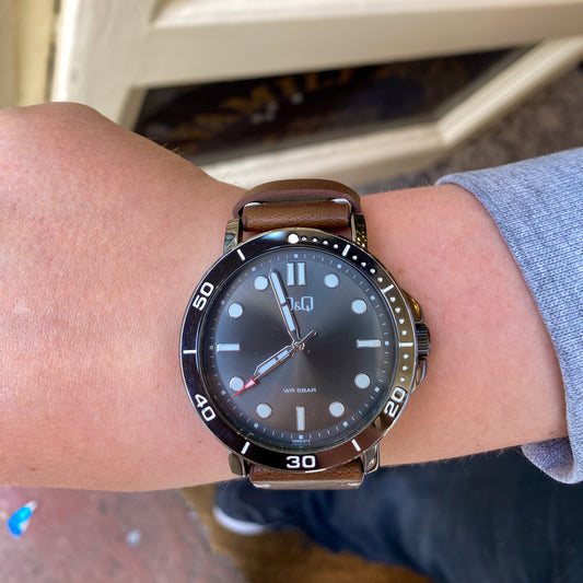 Q&Q Gents Silver Leather Watch - John Ross Jewellers