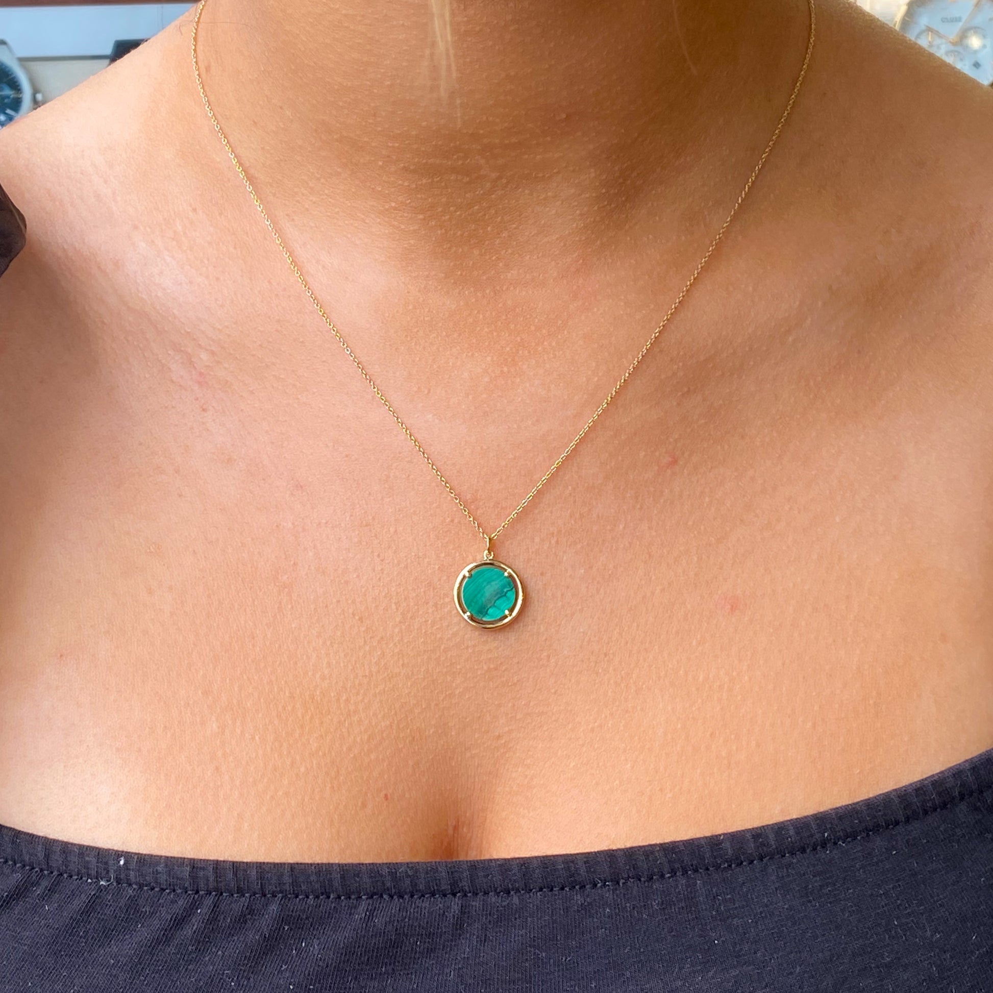 14ct Gold Malachite Disc Pendant Necklace | 10mm - John Ross Jewellers