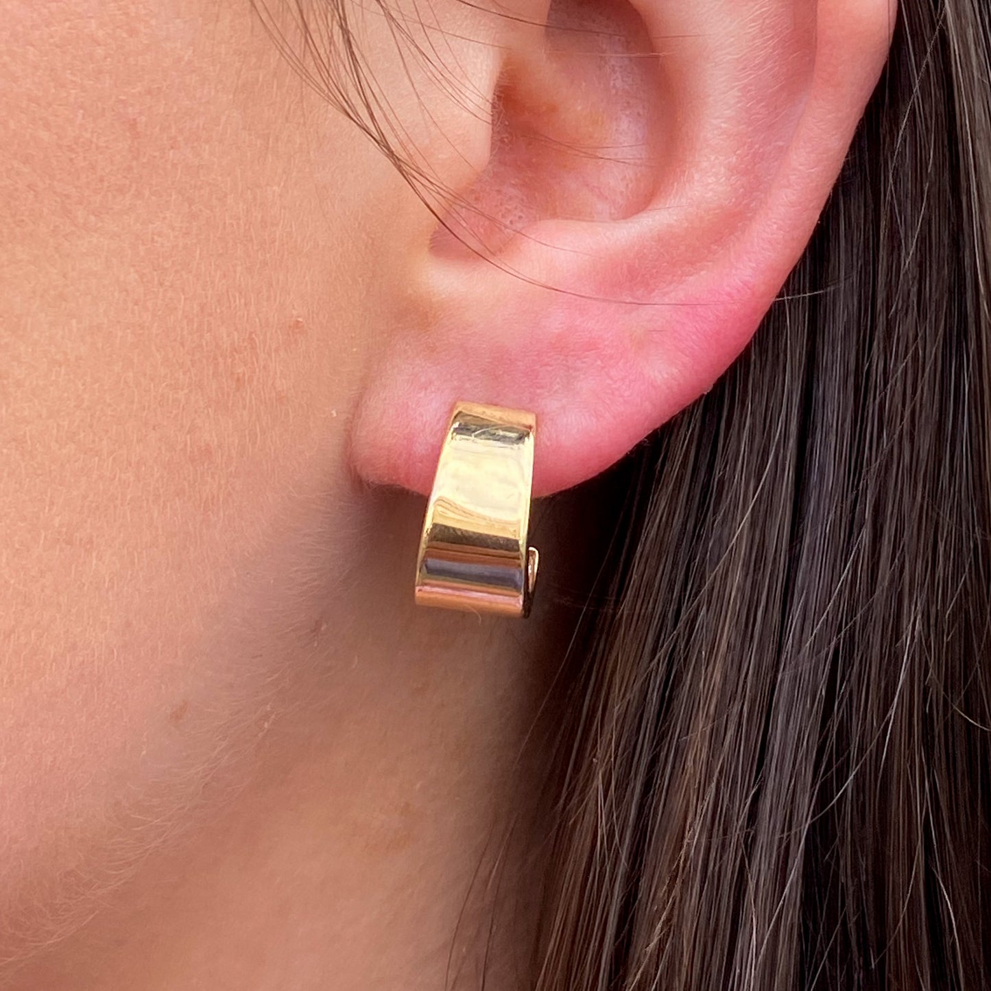 9ct Gold Tapered Hoop Earrings | 15mm - John Ross Jewellers