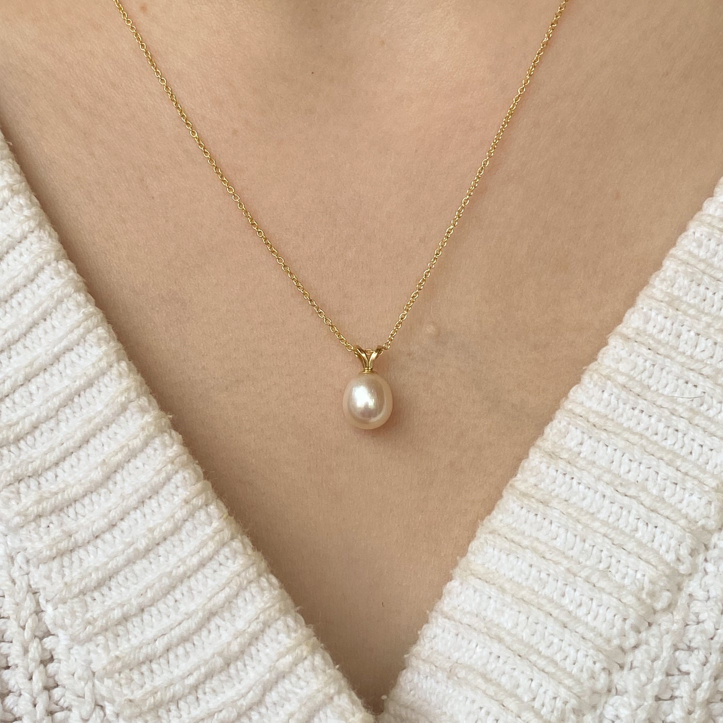 9ct Gold Freshwater Pearl Pendant Necklace | 7mm x 9mm - John Ross Jewellers