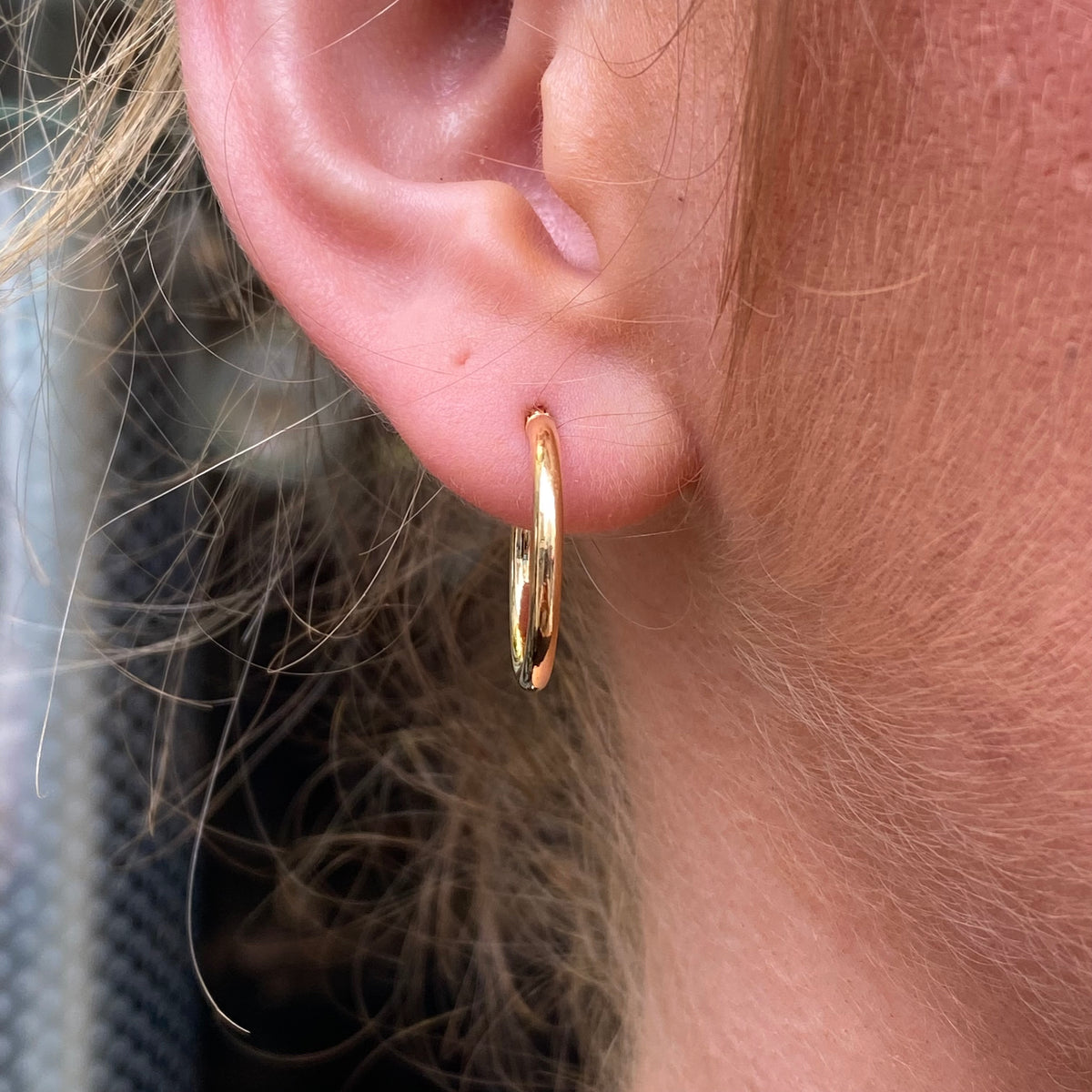Herbert 18ct gold classic tube hoop earrings, 20mm, shown as a matching pair