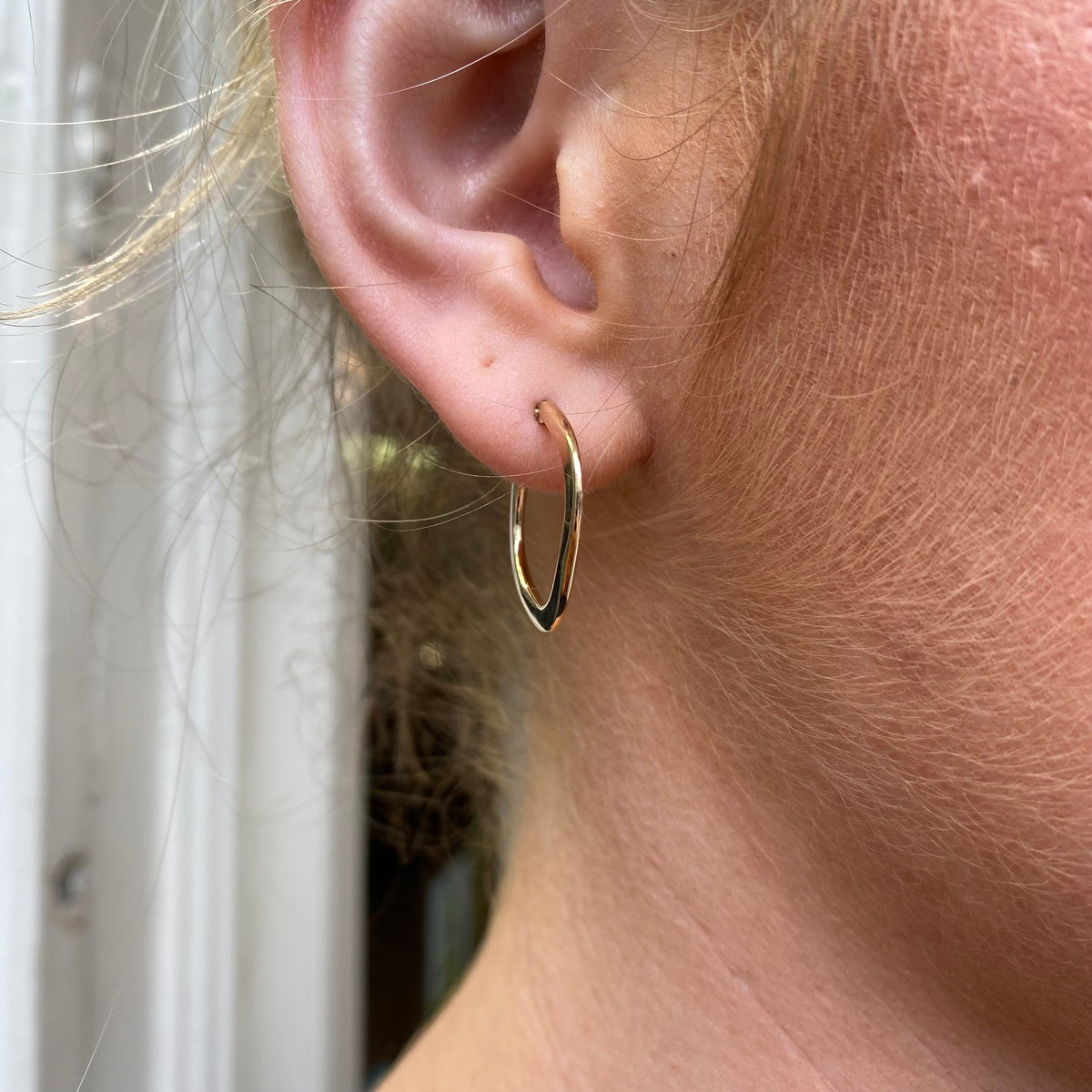 Stubbs 9ct gold glossy square hoop earrings, 23mmuspended