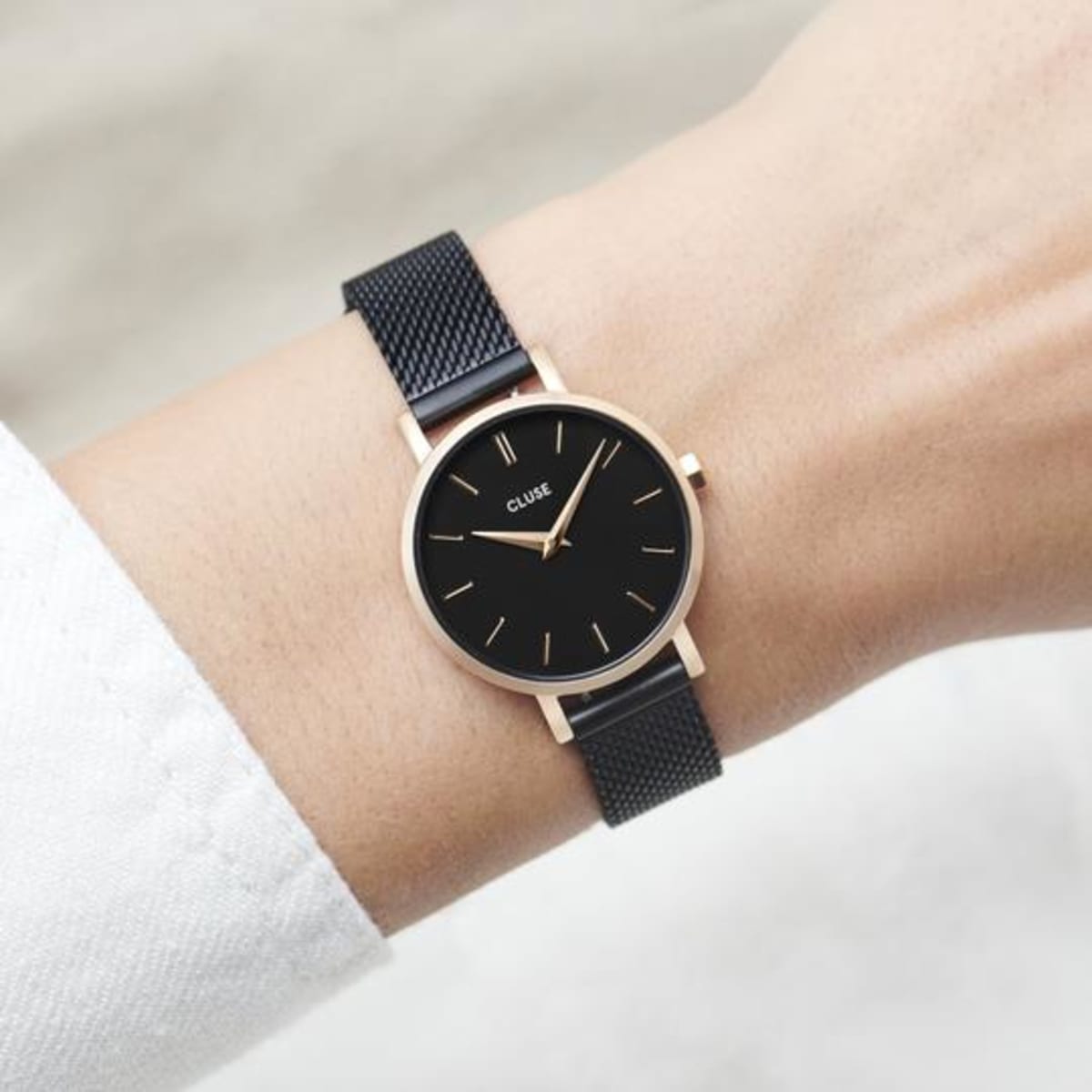 Small size, big dreams. With its refined 28 mm case, our Boho Chic Petite collection is your perfect companion if you prefer a smaller, understated timepiece. Featuring a matte black dial, rose gold case & black mesh strap, you'll always be on-trend with this bestselling colour combination. A watch built to last thanks to its stainless steel case and mesh strap.