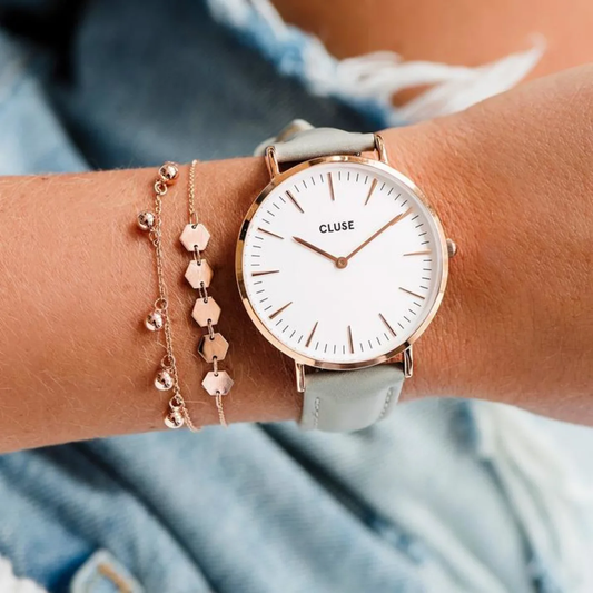 Signature style in rose gold, soft grey and eggshell white. Modern. Minimal. Confident. Crafted with precision for a sophisticated and elegant style. Presented in a grey leatherette pouch. As with all our watches in the Boho Chic collection, you can easily customise this watch with any Boho Chic or La Roche leather or mesh strap.  