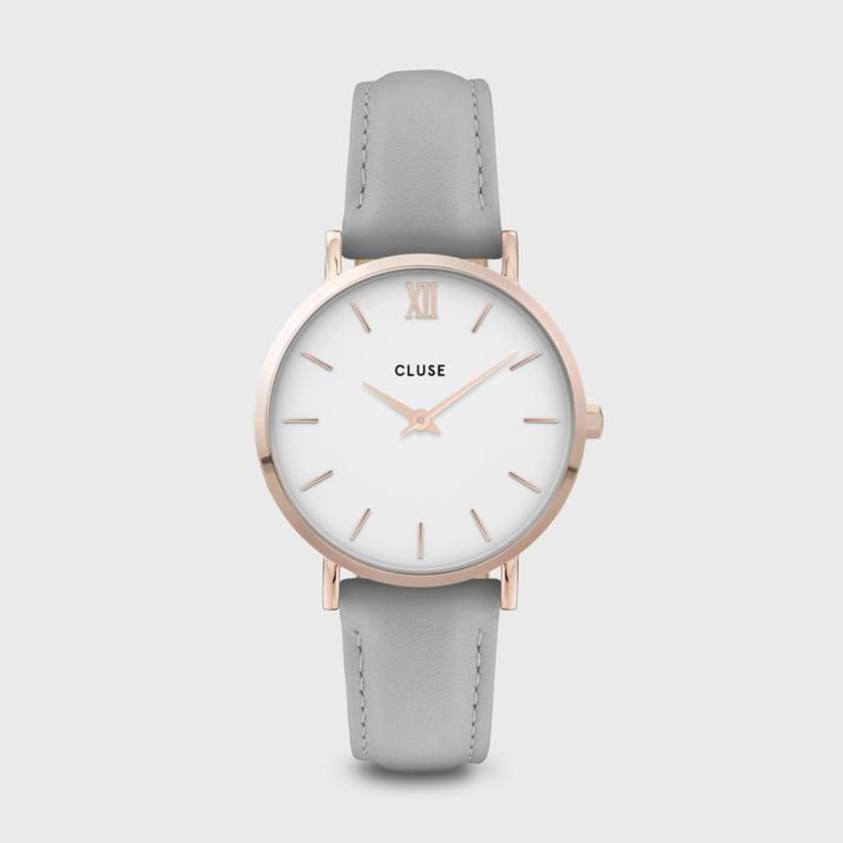 Dusky grey. Rose gold for dawn. A beautiful, minimal timepiece in signature CLUSE shades. The perfect accessory either side of midnight. Stylishly presented in a grey leatherette pouch. As with all our watches in the Minuit collection, you can easily customise this watch with any Minuit or La Roche Petite leather or mesh strap.