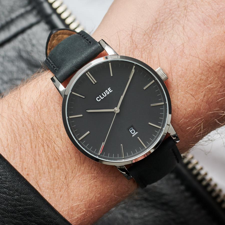 Stainless steel and sleek minimalism are at the core of our Aravis collection for men. This 3-hand watch features a date functionality, set in the bottom centre of the watch face. Contrasting black and silver combine classic and tough design, with subtle red detailing on the second hand giving additional finesse to the model. Water resistance: 5 ATM.
