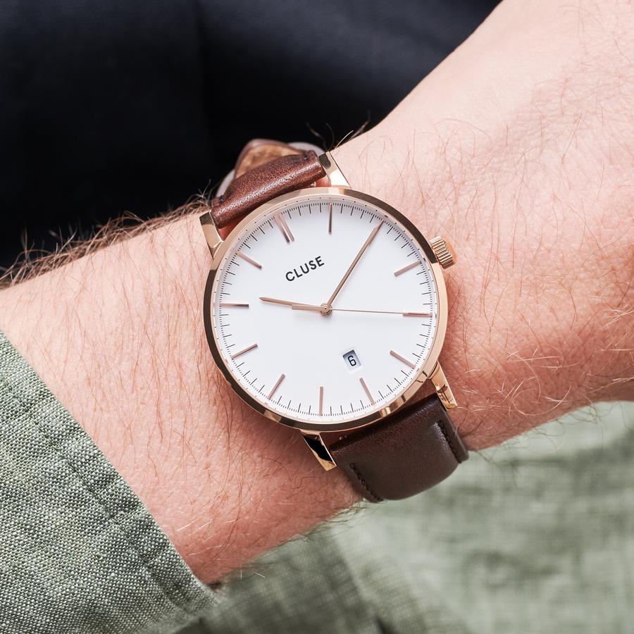Stainless steel and sleek minimalism are at the core of our Aravis collection for men. This 3-hand watch features a date functionality, set in the bottom centre of the watch face. Contrasting dark brown, white and rose gold create a classic design, with subtle red detailing on the second hand giving additional finesse to the model. Water resistance: 5 ATM.