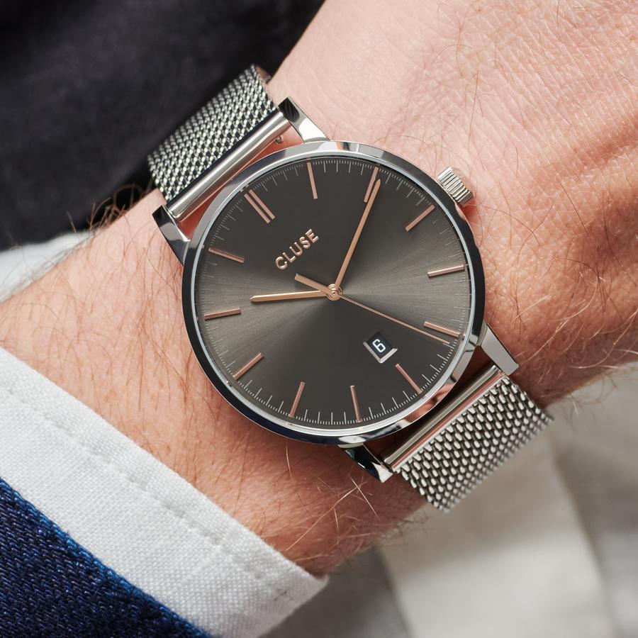 Stainless steel and sleek minimalism are at the core of our Aravis collection for men. This 3-hand watch features a date functionality, set in the bottom centre of the watch face. Grey and silver are accented by contrasting rose gold details creating a contemporary look. Water resistance: 5 ATM.