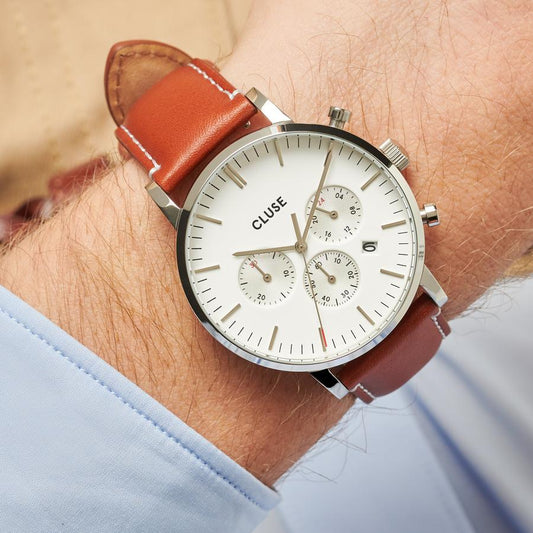 Stainless steel and sleek minimalism are at the core of our Aravis collection for men. This chronograph has a classic appearance with a white dial and three sub-dials. A perfect everyday companion, also featuring a date function. Classic brown and white combine on this model, accented by cool silver and subtle red accents hidden within the watch details. Water resistance: 5 ATM.