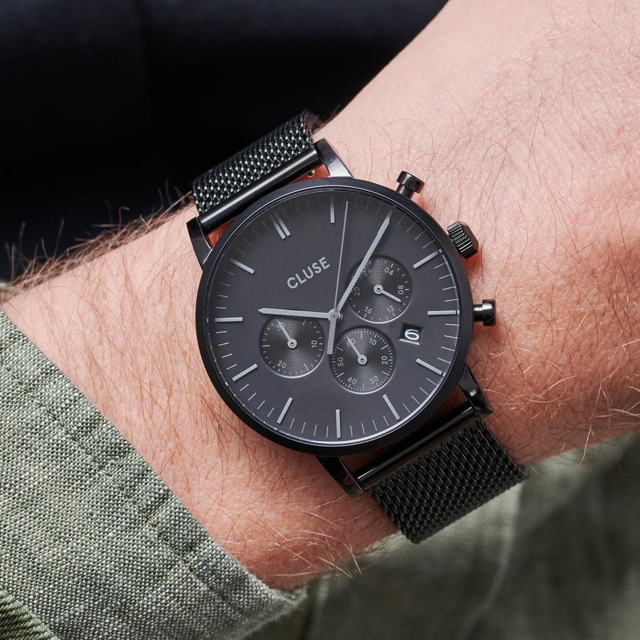 Stainless steel and sleek minimalism are at the core of our Aravis collection for men. This chronograph has a masculine appearance with a black dial and three sub-dials. A perfect everyday companion, also featuring a date function. Black on black creates a contemporary and tough look to this watch, drawing your eye to the white number set inside the date window. Water resistance: 5 ATM.
