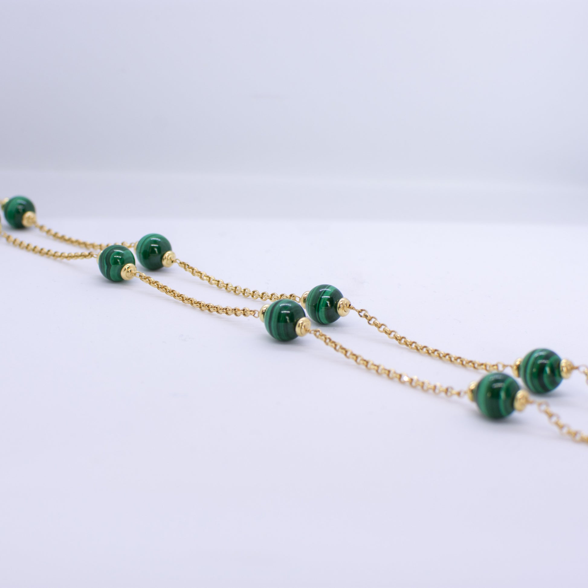 18ct Gold Malachite Bead and Chain Necklace 60cm long Malachite bead diameter: 10mm 18ct yellow gold